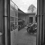 124171 Gezicht in de fietsenstalling van het kantoor van Spaarbeleg N.V. (Catharijnesingel 35) te Utrecht.